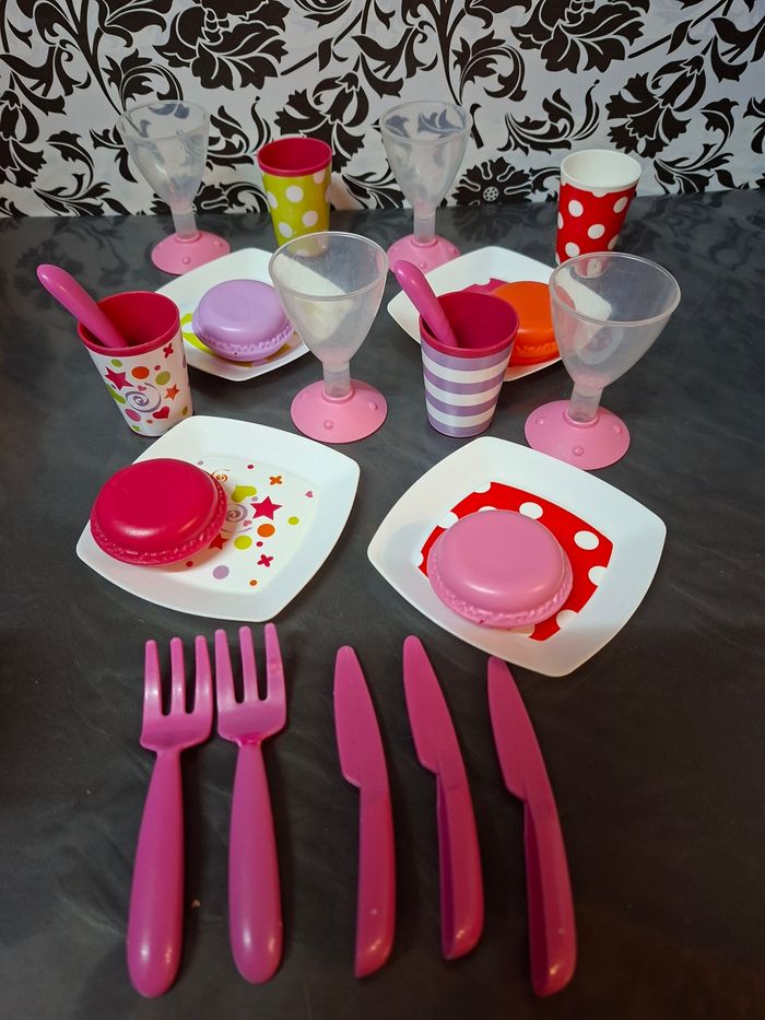 Dinette enfant ensemble anniversaire et macarons