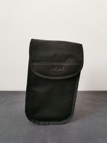 Pochette noire Akaï