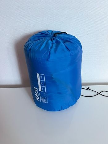 Sac de couchage à capuche bleu avec sac de rangement