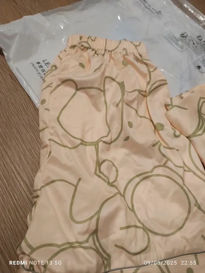 Magnifique pyjama short taille xs - photo numéro 3