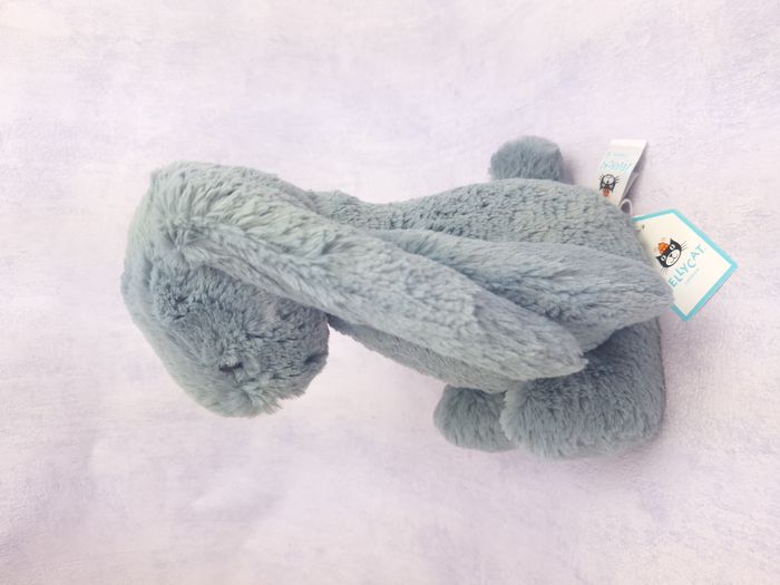 Peluche Jellycat de collection retired lapin Bashful Dusky Blue Bunny original medium BAS3DUSKB neuf - photo numéro 4