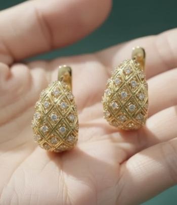 Créoles élégantes 20 mm plaquées or et zircons cubiques blancs