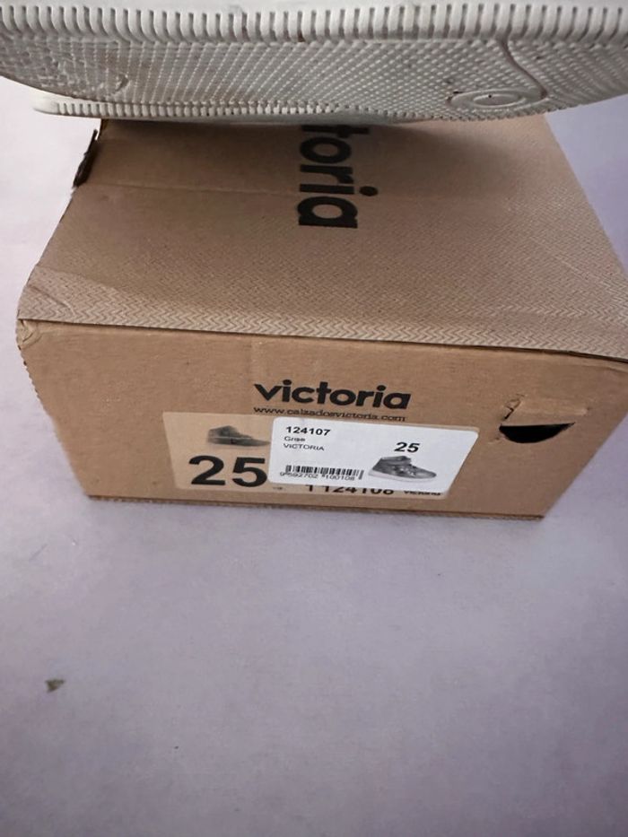 Chaussure victoria basket argenté t 25 - photo numéro 4