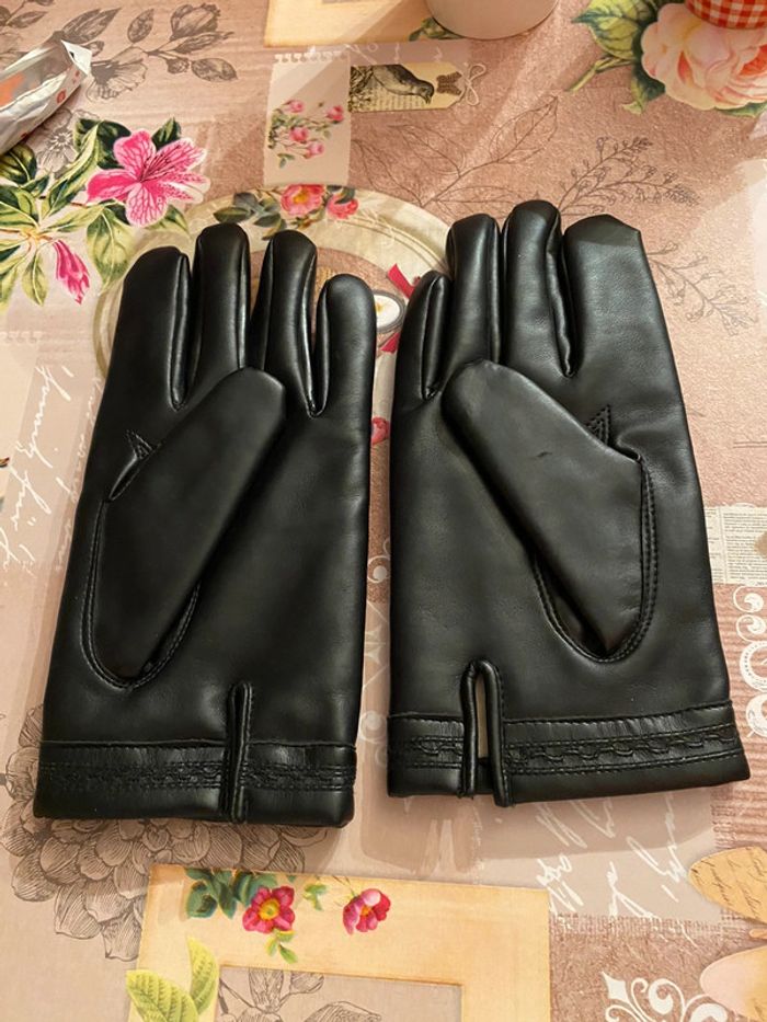 Gant noir - photo numéro 2