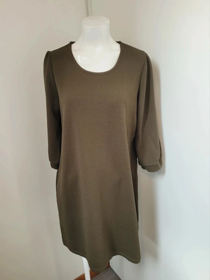 Jolie robe Calze del Mondo taille L (38/40)