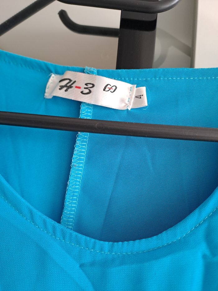 Haut bleu avec motif rouge - photo numéro 3