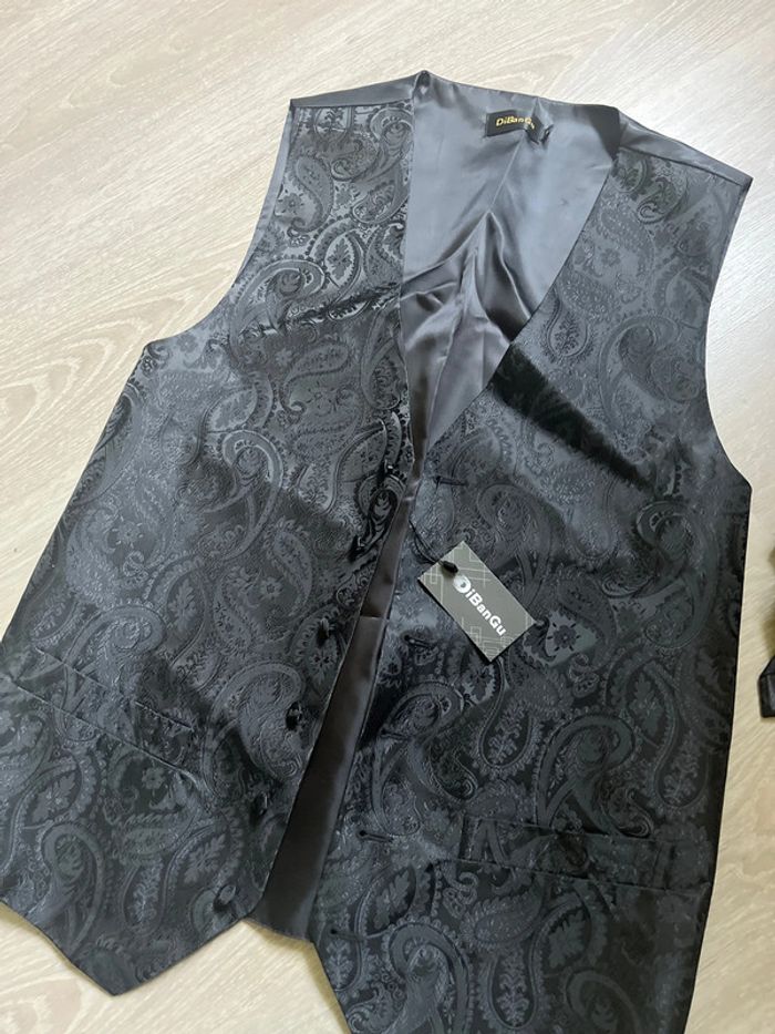 Gilet de costume / 2 cravates / 2 paires de boutons de manchette & 1 mouchoir homme - photo numéro 2
