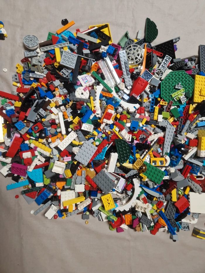 1,7 kg lego vrac tous univers + personnages A3 - photo numéro 4