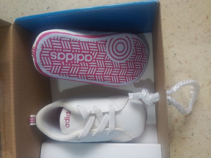 Baskets adidas bébé fille