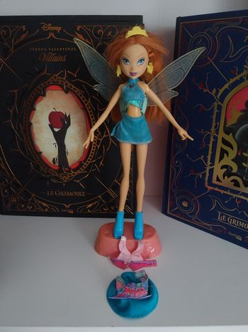 Poupée Bloom Flutter Magic Winx Club 2006 Rainbow Mattel Très rare avec socle