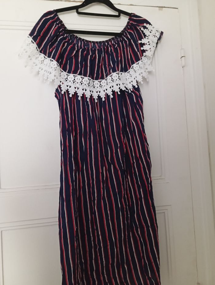 Robe col rond frou frou