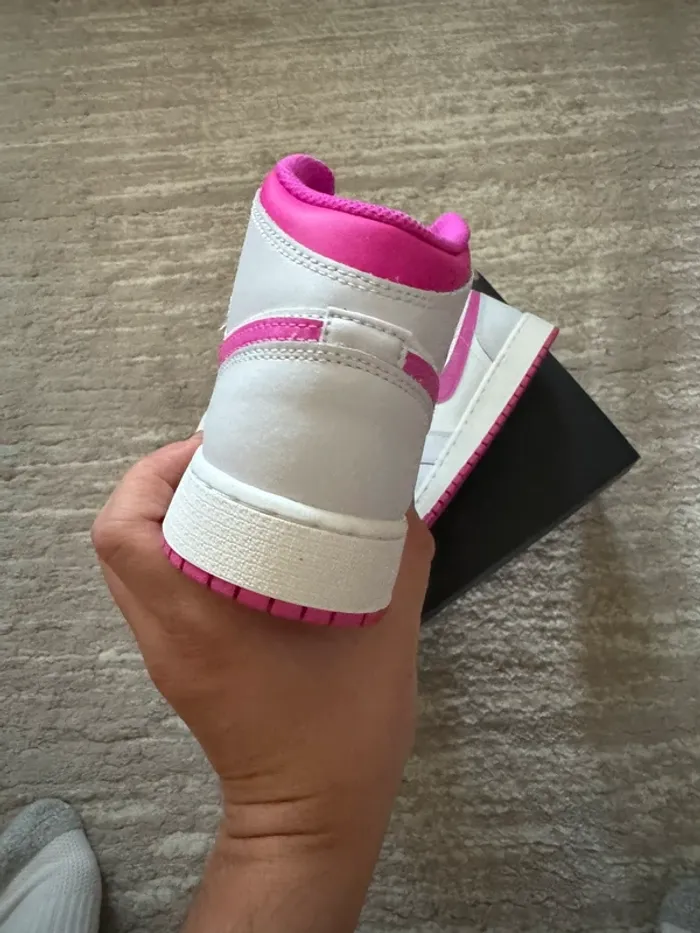 Jordan 1 Mid Fire Pink - photo numéro 5