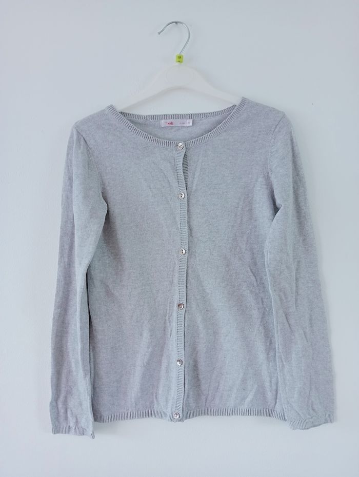 Jolie gilet ML gris clair taille 10 ans