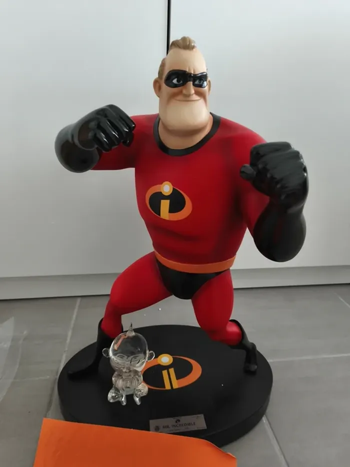 Figurine Master Craft Disney Beast Kingdom M. Indestructible les Indestructibles