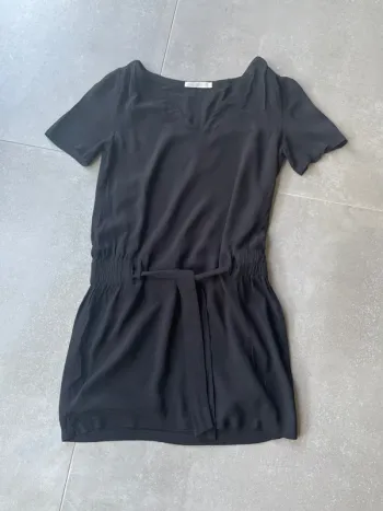 Robe noire droite