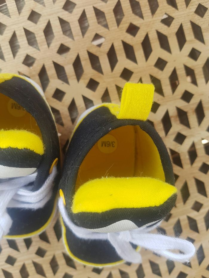 Chaussure bébé 3/6mois - photo numéro 2