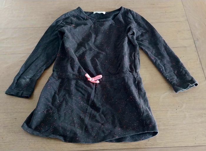 Robe ml fille 5/6ans en bon état