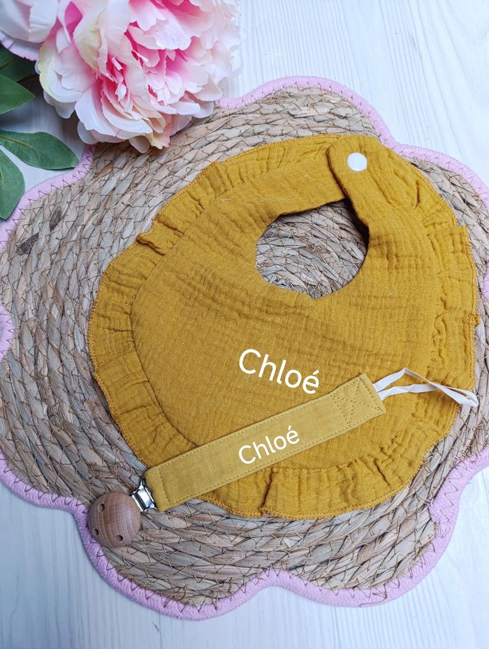 Bavoir + attache tétine - photo numéro 2