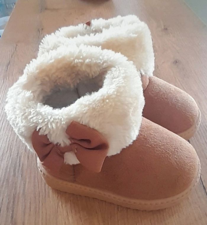 3 paires de chaussures fille. - photo numéro 2