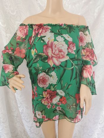 Blouse verte. Imprimé floral. Taille 40. Viventy