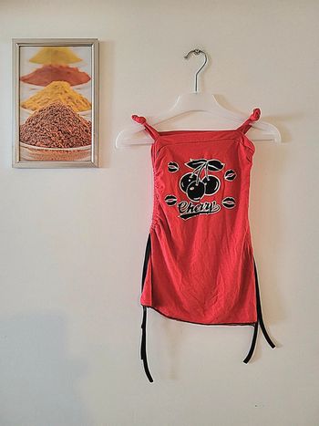 Top rouge fille motif cerise noires taille 8 ans