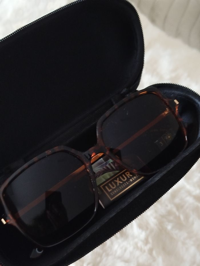 Lunette de soleil LUXURY & Boite Pop shop neuves - photo numéro 3