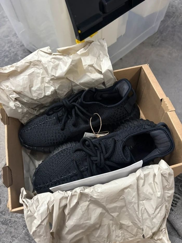 Yeezy boost  350 V2 - photo numéro 4