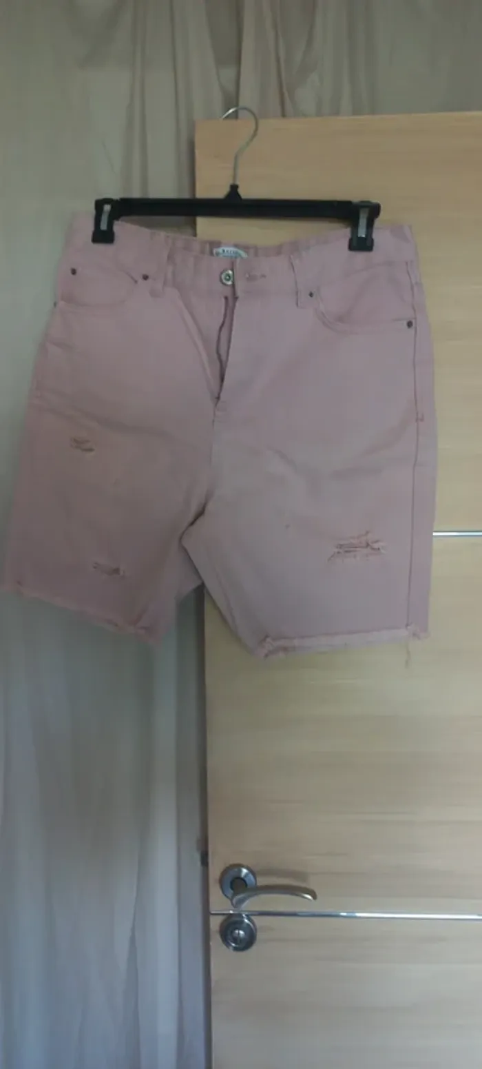 Bermuda rose neuf T44
