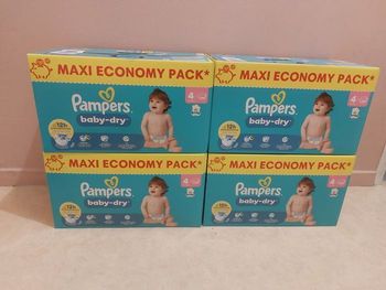 4 Maxi Économique pack de 108 couches baby dry taille 4.
432 couches au tot