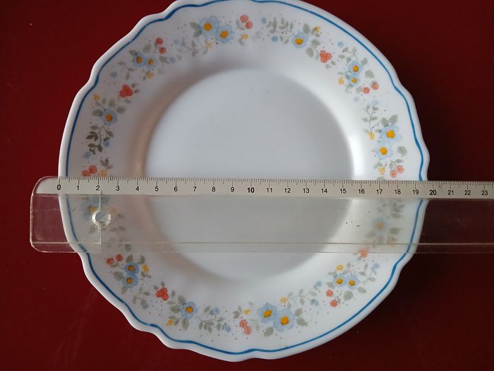 assiette décorée avec des fleurs - photo numéro 2
