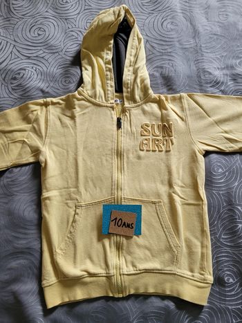 Gilet zippé à capuche