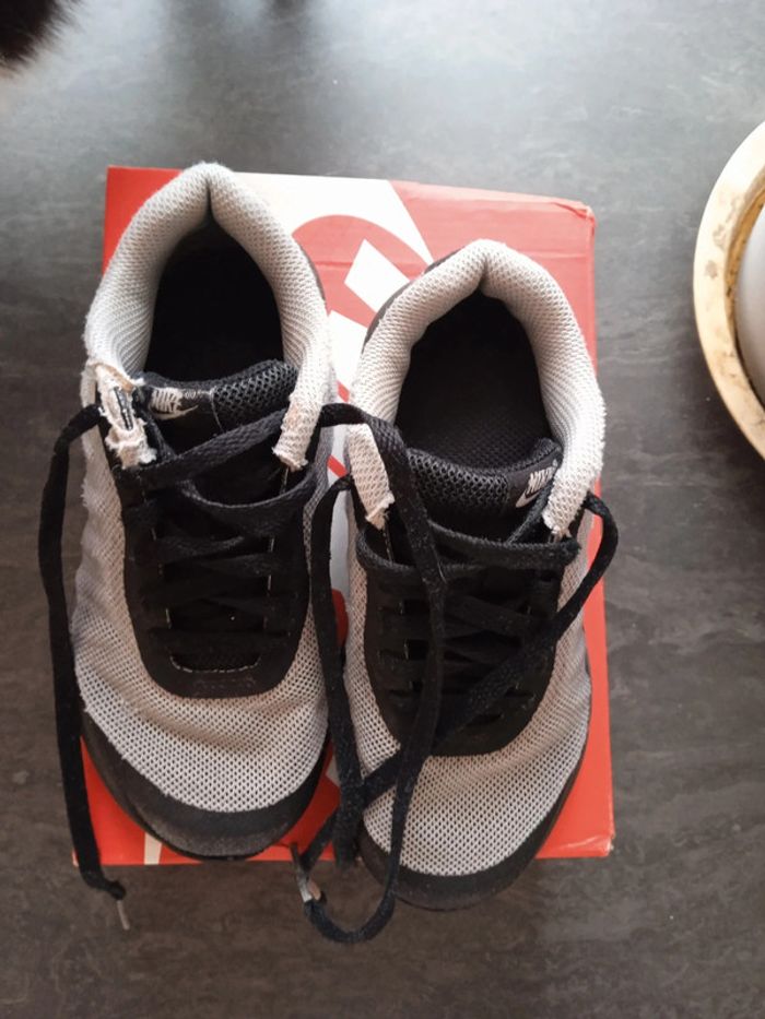 Baskets Nike Invigor pointure 28 - photo numéro 2