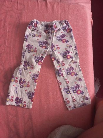 Superbe jean blanc a fleurs