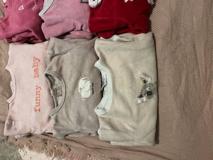 Lot de pyjamas - photo numéro 2