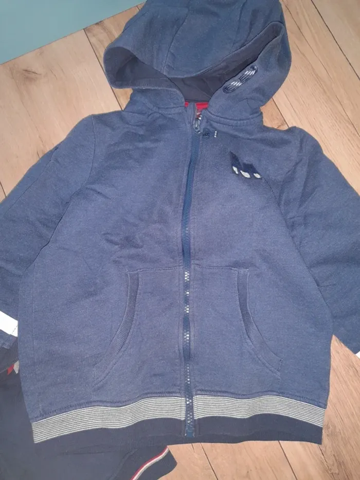 Lot de pulls et vestes 8 ans - photo numéro 6
