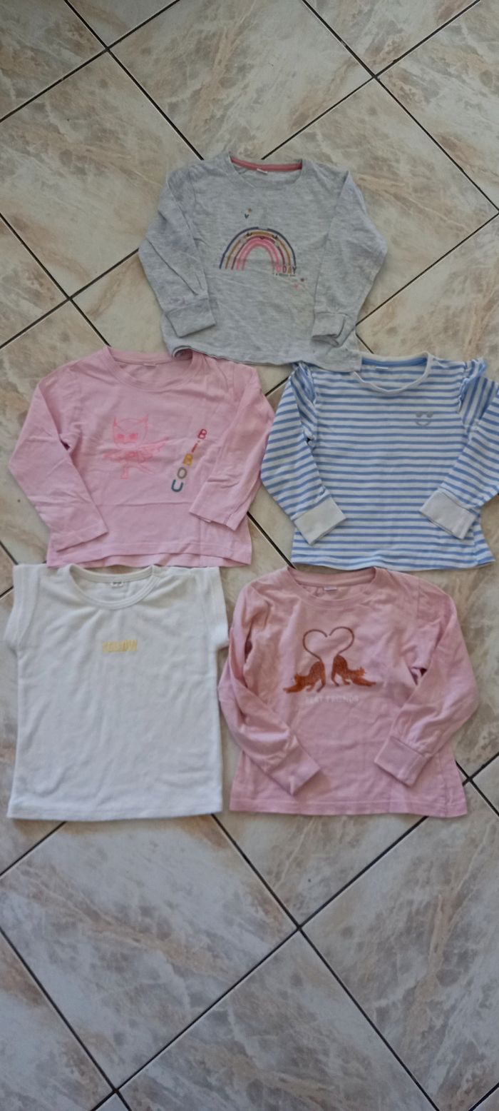 Lot de t-shirts manches longues taille 3/4 ans - photo numéro 1