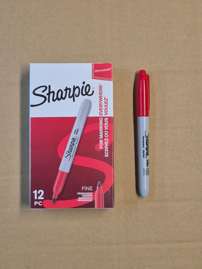 Boîte 12 feutres Sharpie rouges