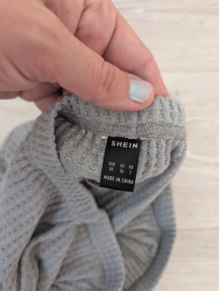 Short court taille haute et élastique matière gaufré gris taille XS 34 neuf - photo numéro 2