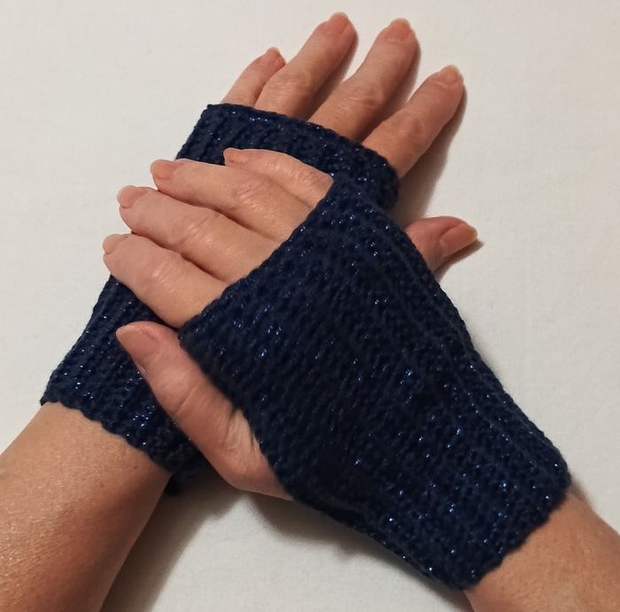 Mitaines "COBALT" fait main au crochet taille M/L - photo numéro 3