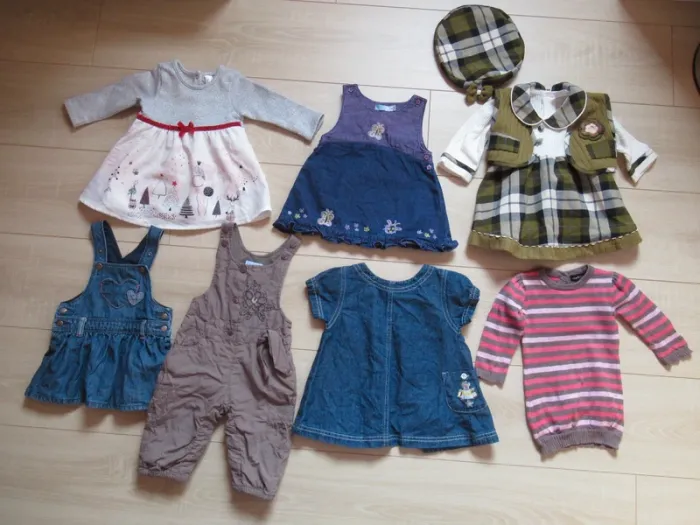 Lot 117 vêtements fille 6 mois avec chaussettes chaussures automne / hiver bodies, pyjamas, habits - photo numéro 3