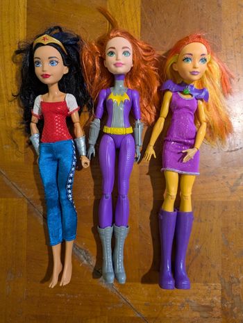 Lot de poupées supers héroïnes DC Comics