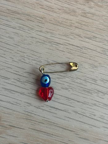 Épingle à nourrice avec grigri œil