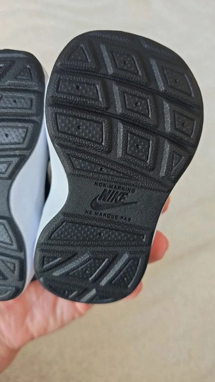 Basket nike noir et blanche - photo numéro 4