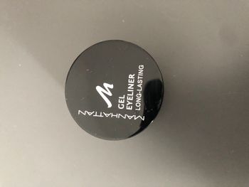 Gel eyeliner, Manhattan