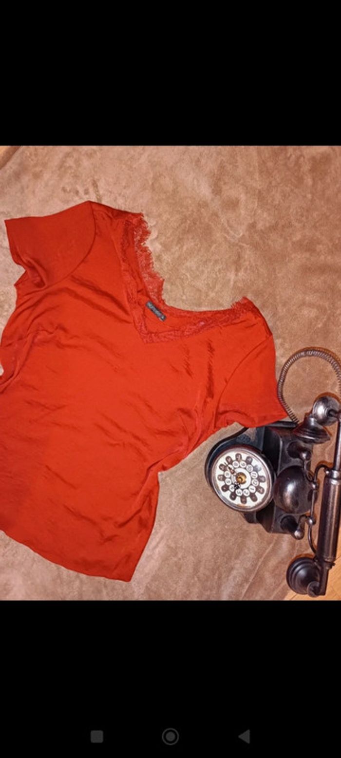 Blouse rouge effet satinée caraco