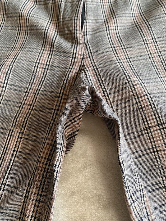 Short bermuda C&A clockhouse Gris beige noir à carreaux taille 42 - photo numéro 4