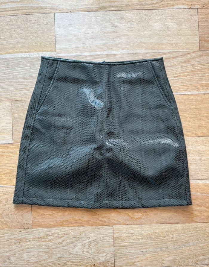 🐍 Mini jupe effet peau de serpent – Molly Bracken – Taille XS