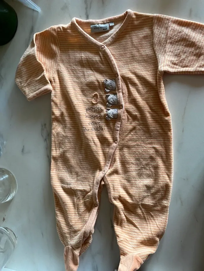 4 pyjamas 12 mois - photo numéro 8