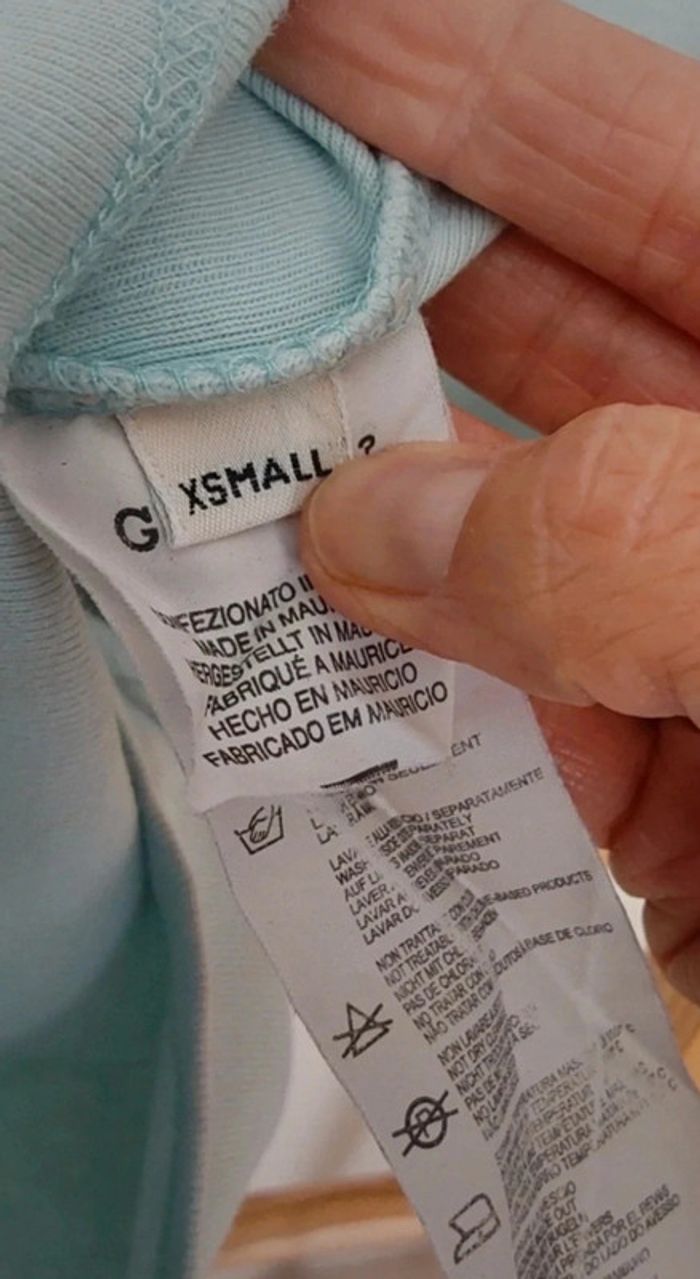 Tee shirt bleu clair avec strass Guess T 34 - photo numéro 8