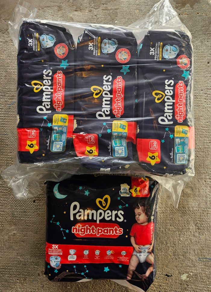 4  paquets  de couches pampers pantss night taille 6